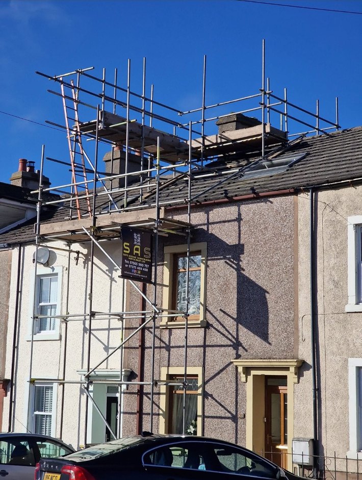 Roof and chimney scaffold access on a terraced property
